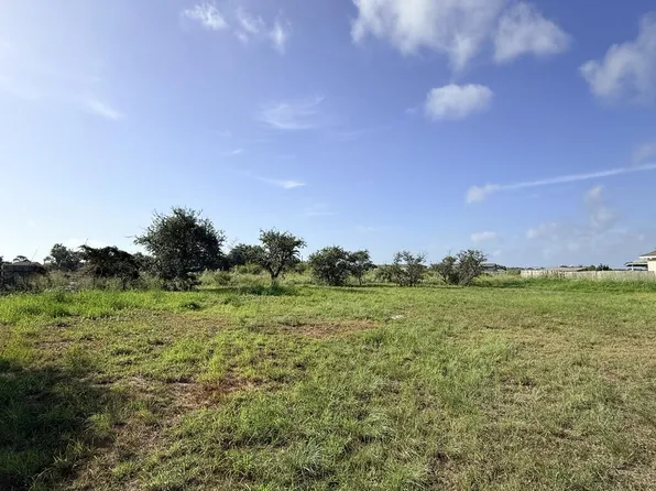159 Lago Vista Dr, Rockport, TX 78382