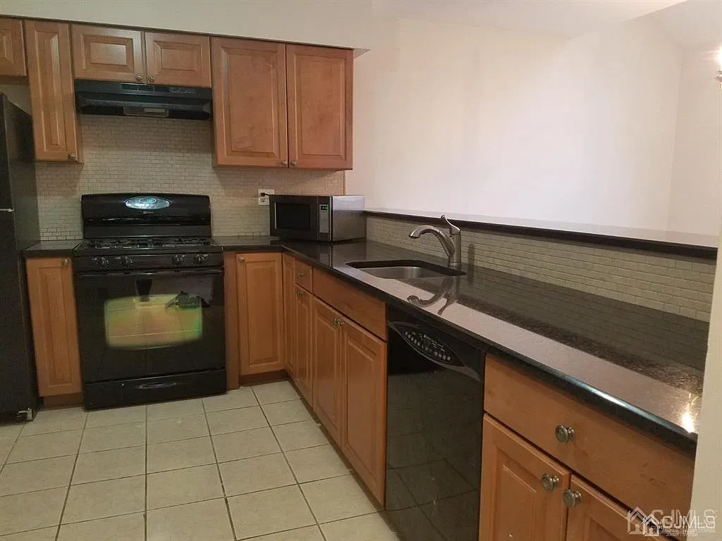 2 bed, 2.5 bath, 1312 sqft, $2,800 — Photo 4