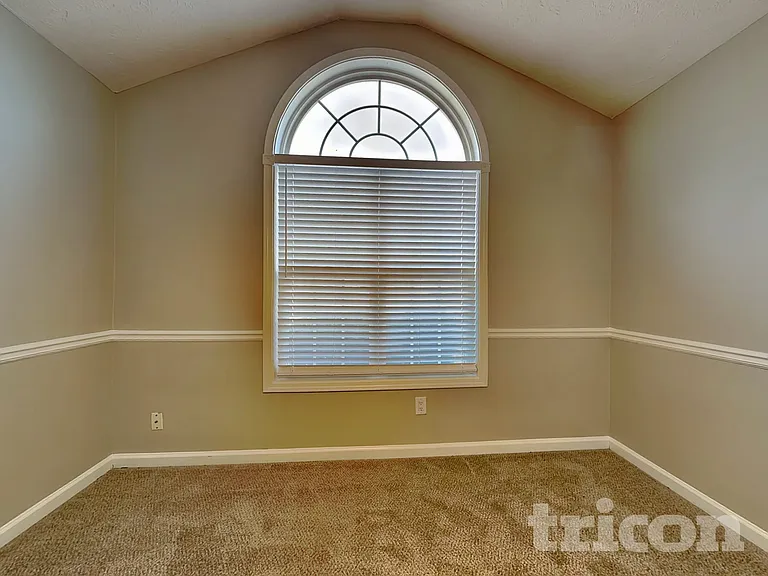 2051 Meadowglen Ln — Photo 6