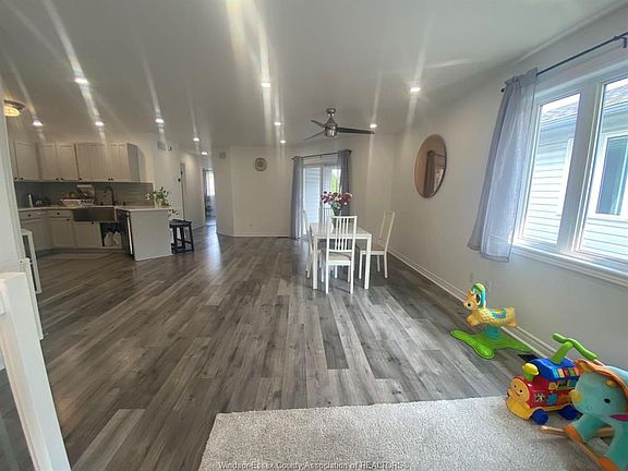 4th image of 4256 Pioneer Ave