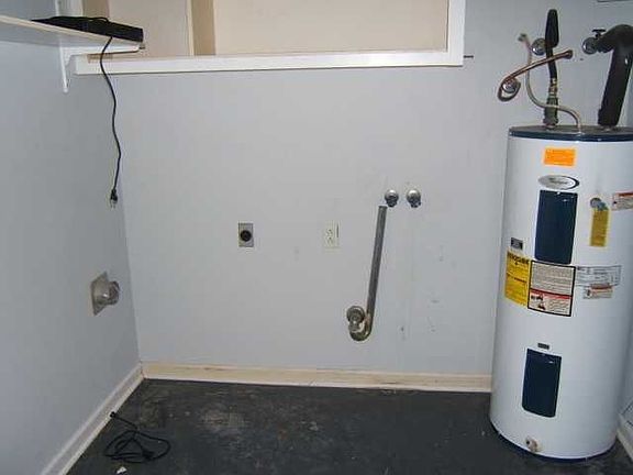5th image of 106 E Oaklawn Dr