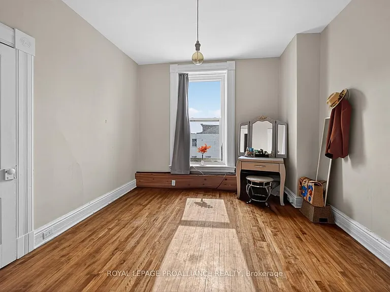 2 King St E #42 — Photo 5