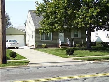 2nd image of 1036 Lloyd Rd