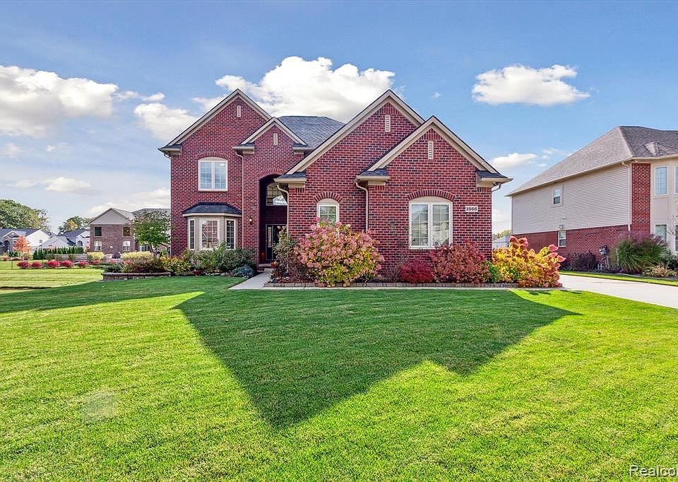 1st image of 1666 Oak Forest Dr