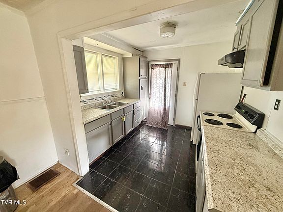 3rd image of 314 W 8th Ave