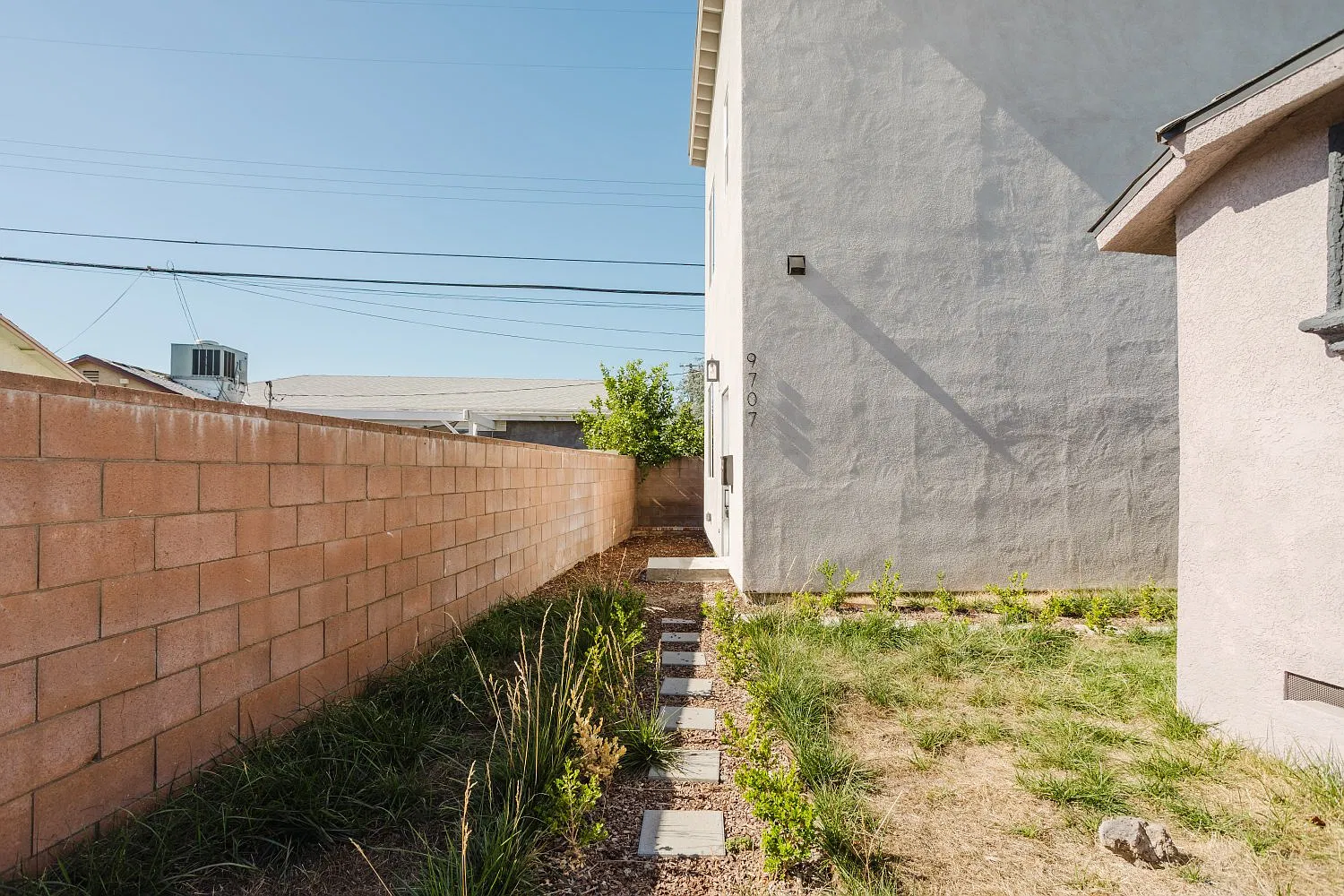 3 bed, 1200 sqft, $3,300 — Photo 4