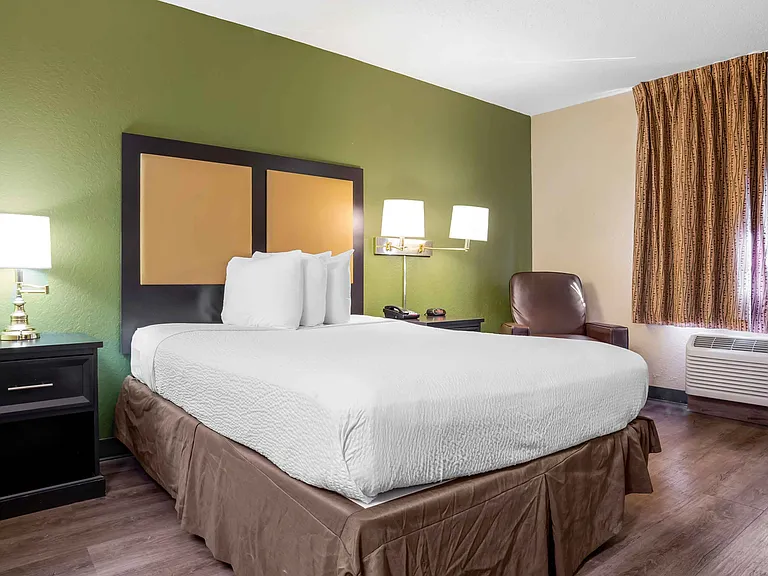 Studio Suite - 1 Queen Bed