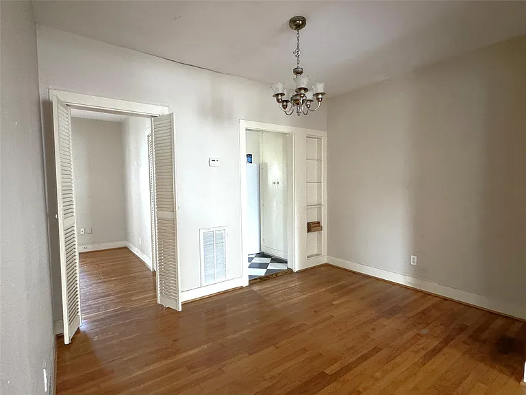 302 W Saulnier St #3 — Photo 6