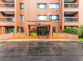 3801 Appian Way APT 205, Glenview, IL 60025