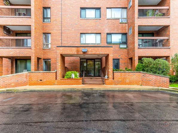 3801 Appian Way APT 205, Glenview, IL 60025