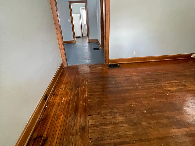 4370 Saint Lawrence Ave — Photo 7