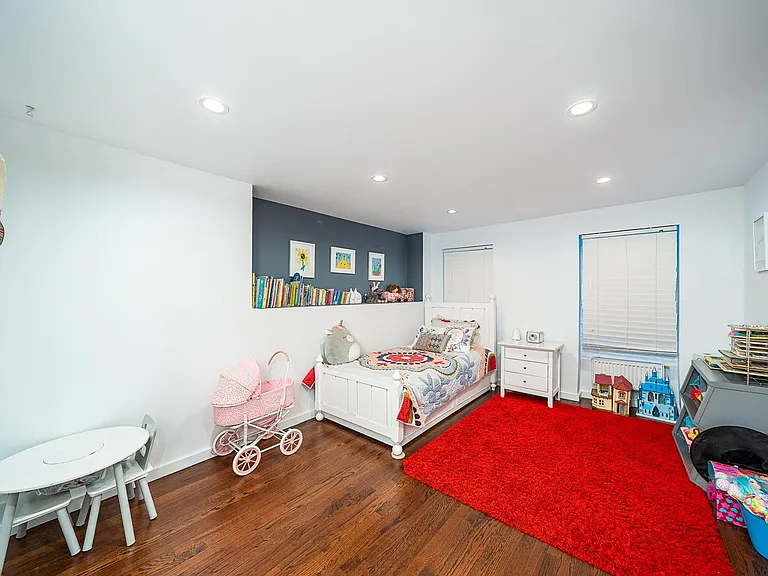 909 Willow Ave #1 — Photo 8