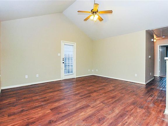 2nd image of 3779 Oldenburg Ln