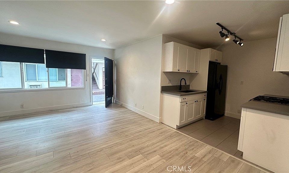 1st image of 14222 Calvert St APT 3