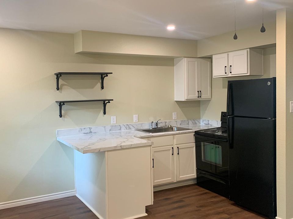 1st image of 605 E Houston St #1