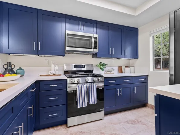 740 Breeze Hill Rd APT 193, Vista, CA 92081