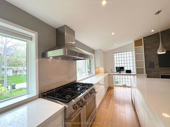 5th image of 1532 Merrow Rd