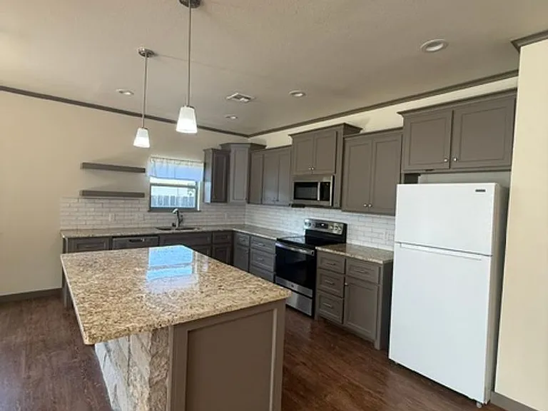 225 Scurry Ave — Photo 8