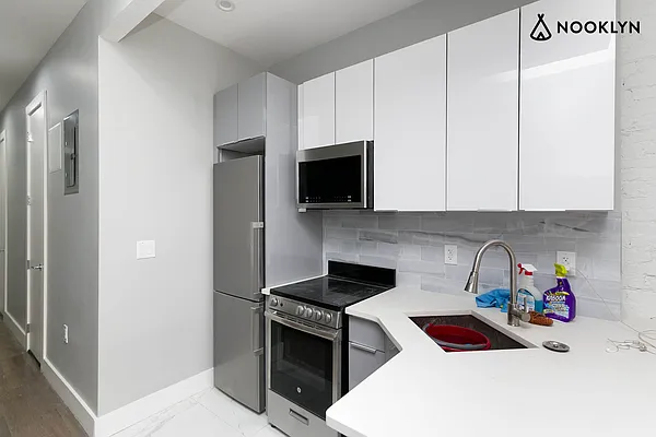 Rented by Nooklyn NYC LLC | media 22