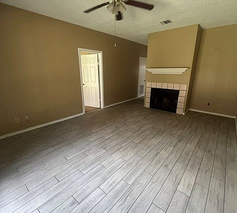 2nd image of 2140 Pearl St APT 103