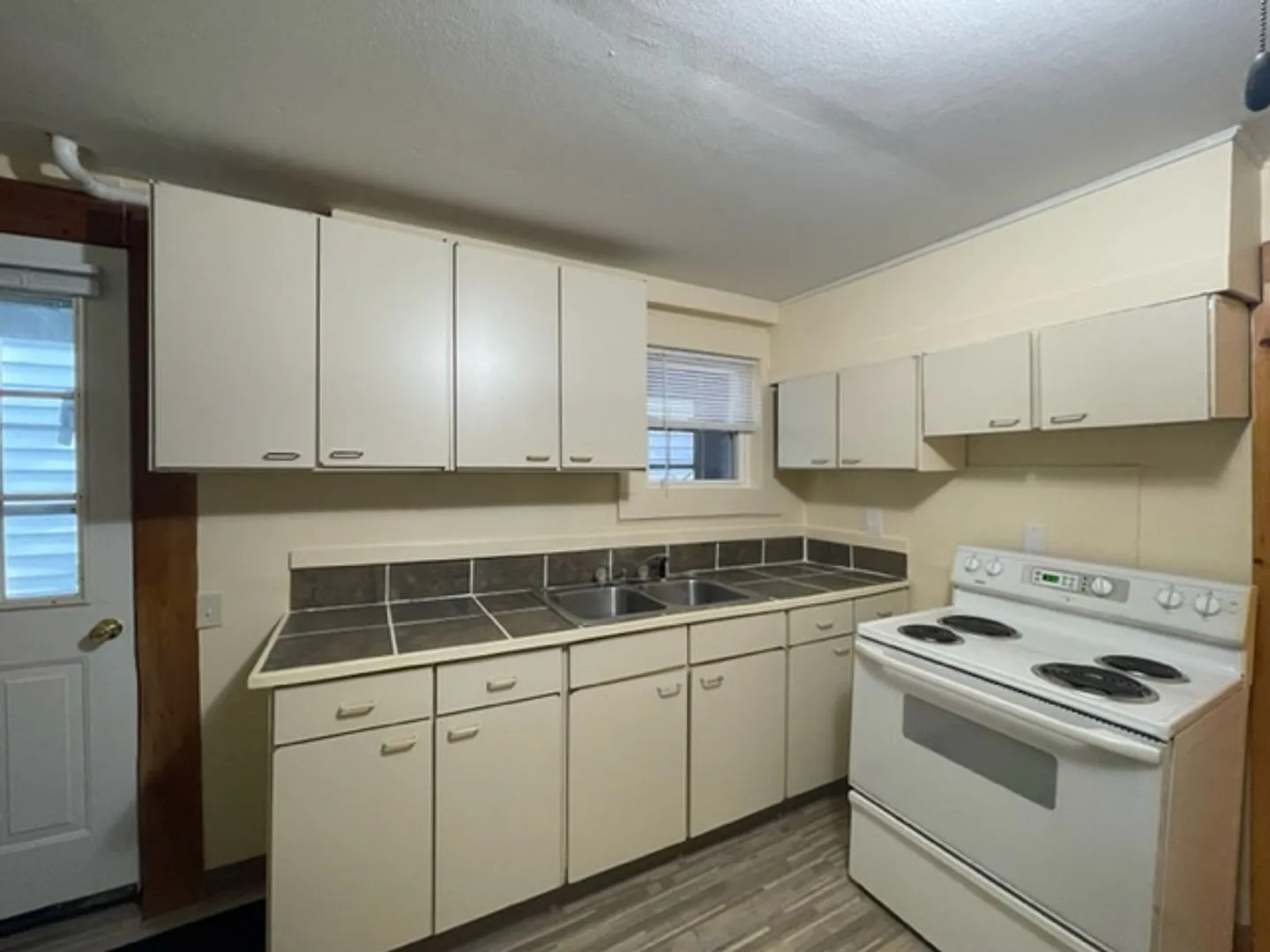 81 Summit Avenue — Photo 2