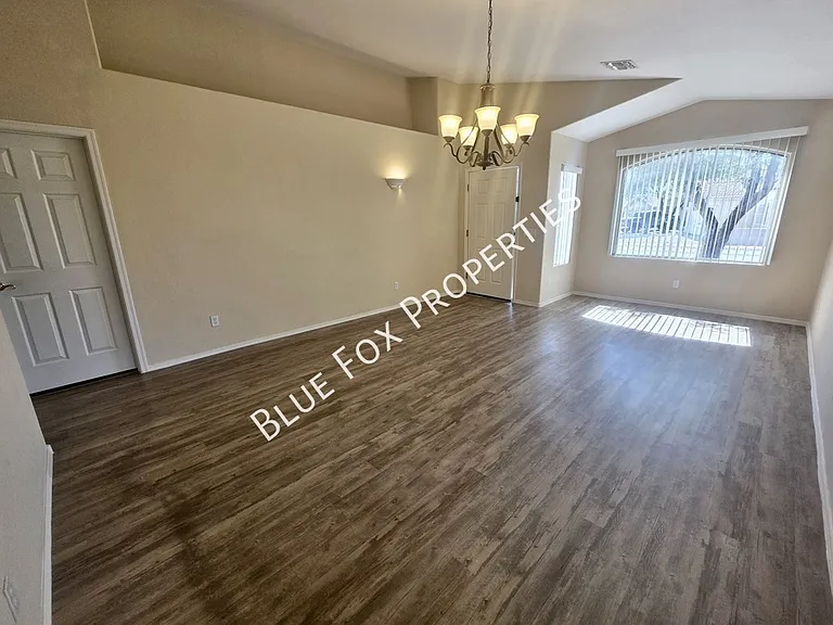 6078 N Panorama Park Dr — Photo 3