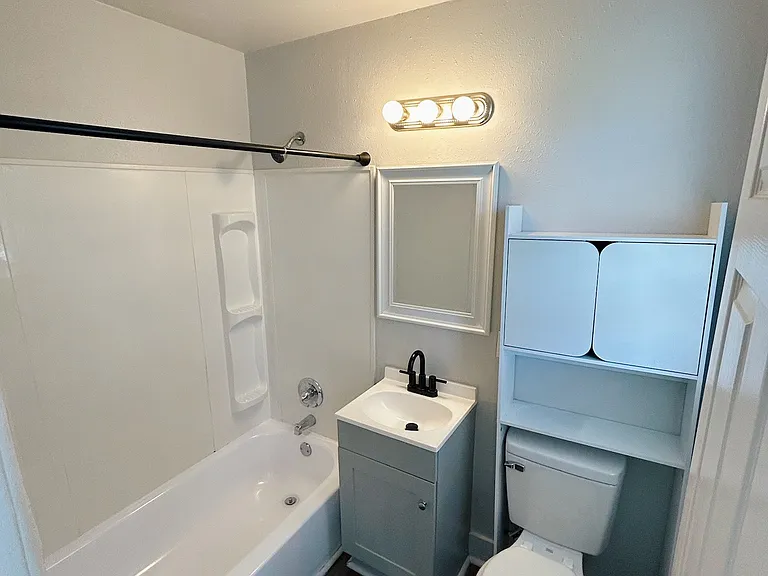 1210 Saint Charles St — Photo 4