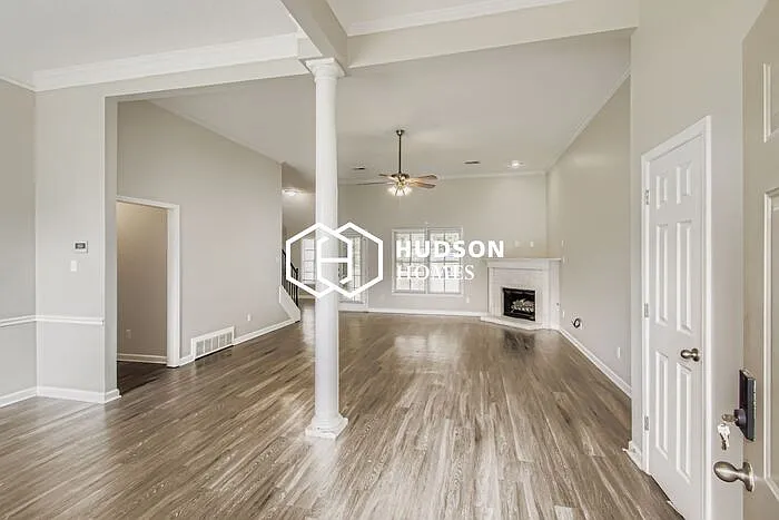 4 bed, 2.0 bath, 2899 sqft, $2,270 — Photo 4
