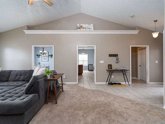 4th image of 4001 Regal Valley Dr