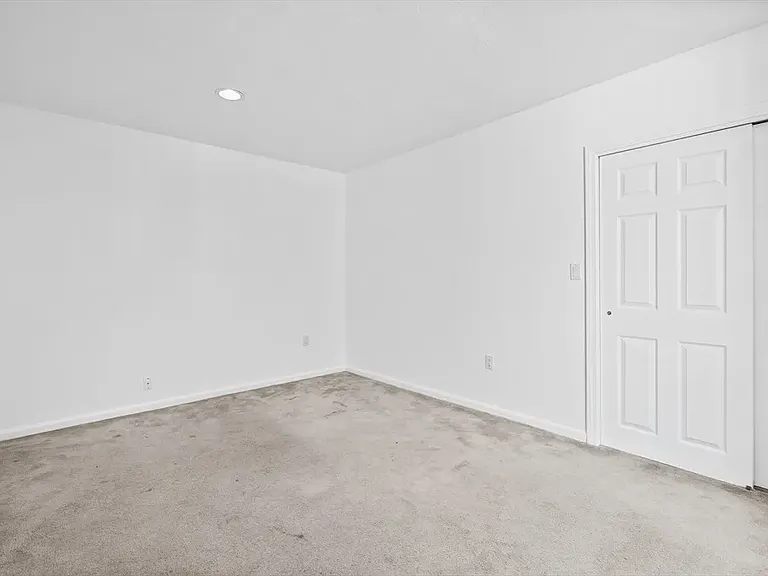 93R W Emerson St — Photo 14