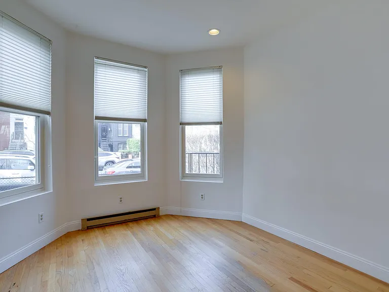 301 E St NE #BASEMENT — Photo 6