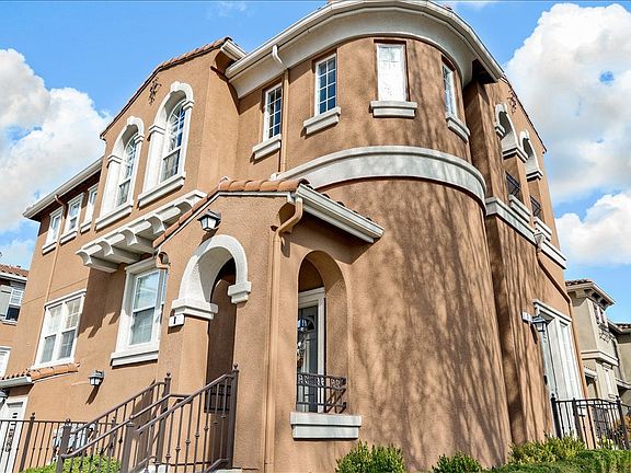 2nd image of 3445 Vittoria Pl Unit 8