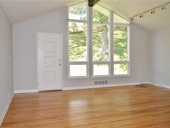 3rd image of 3352 Fawnway Dr