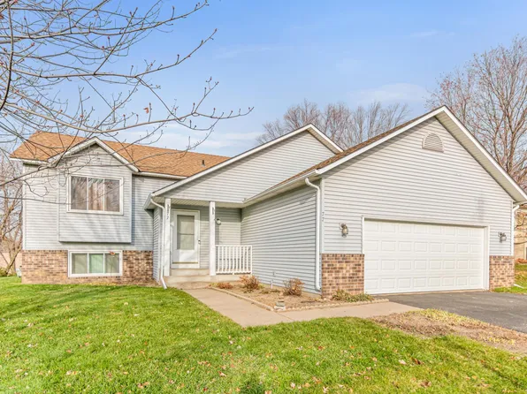 77 Maple Ln, Little Canada, MN 55117