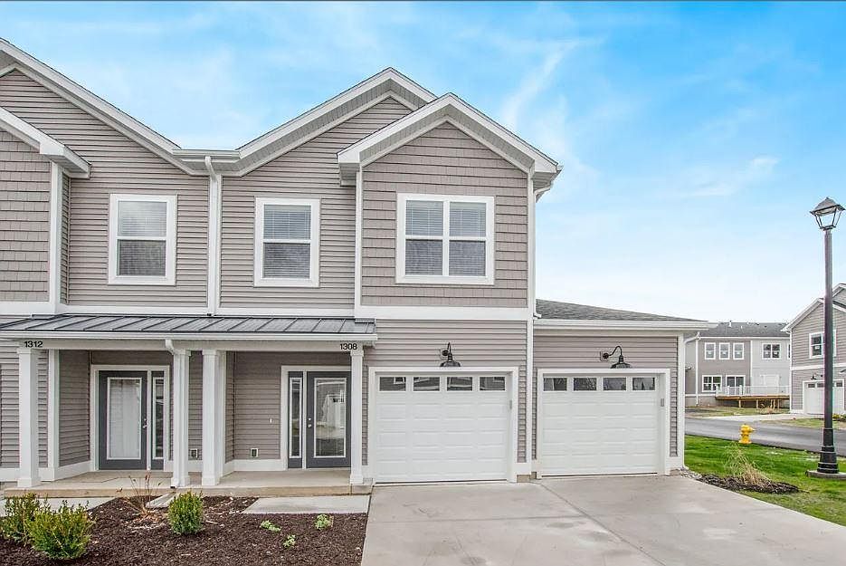 1st image of 2745 Villager Row NE
