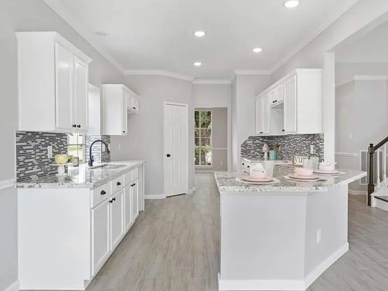1914 Wynridge Dr — Photo 2