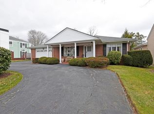 26 Drowne Pkwy, Rumford, RI 02916