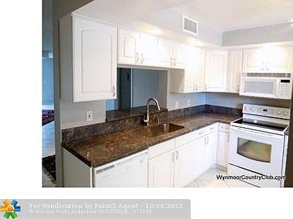 4th image of 4301 Martinique Cir APT F2