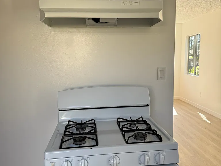 729 B Ave — Photo 3