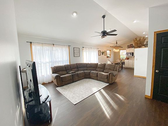 3rd image of 13726 W Ross Ln