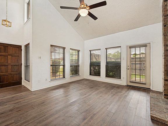 5th image of 3828 Clover Hill Ln