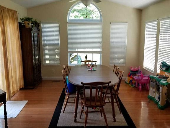 3rd image of 1016 Hunterallen Dr
