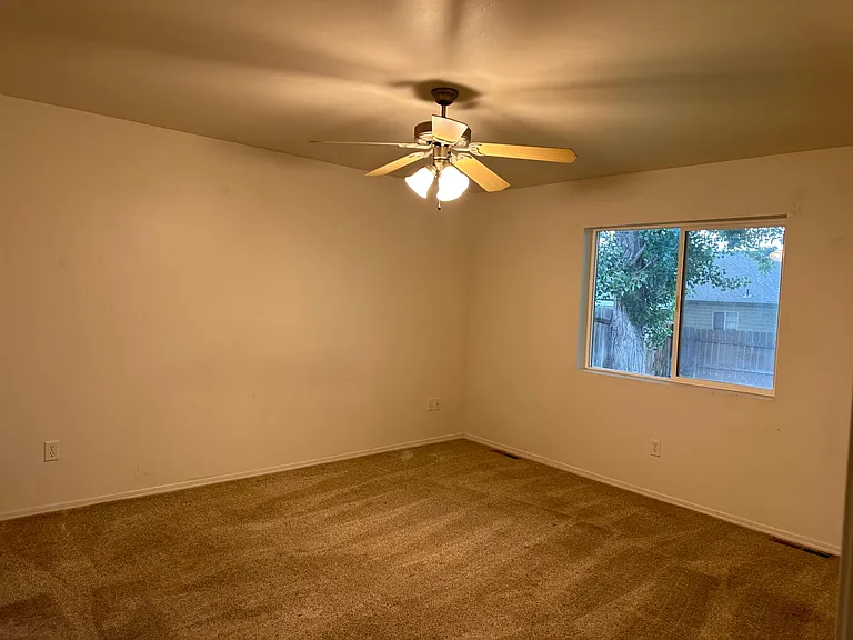 571 Cedarbrook Dr — Photo 5