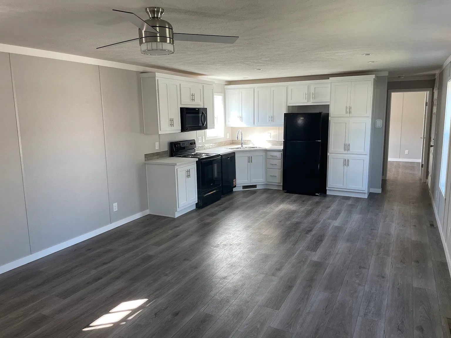 3 bed, 1092 sqft, $1,100 — Photo 3