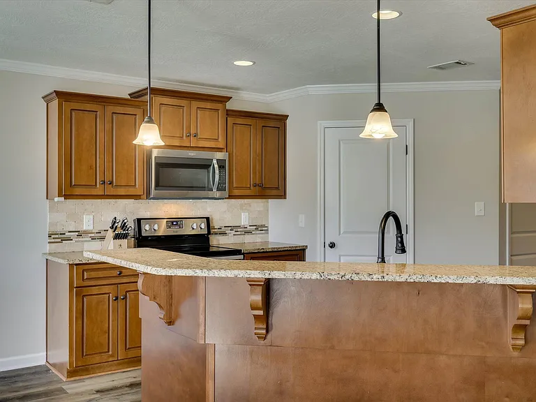 124 Radcliff Dr — Photo 15