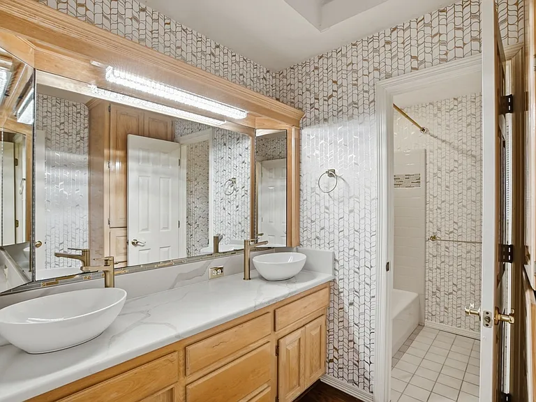 Full Guest Bath