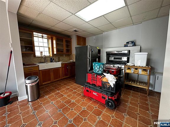 5th image of 27 Johnston Ave