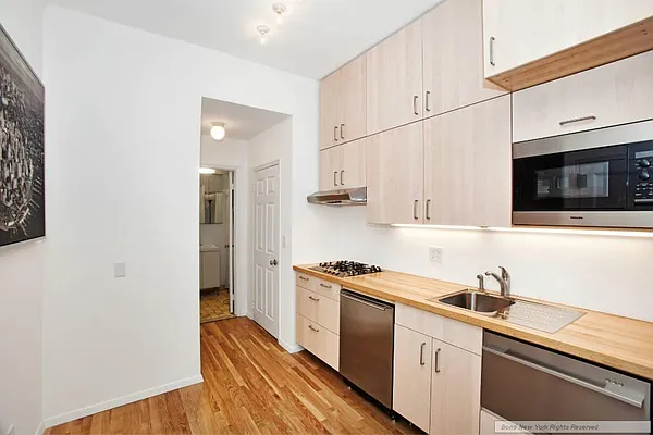 Sold by Bond New York | media 5