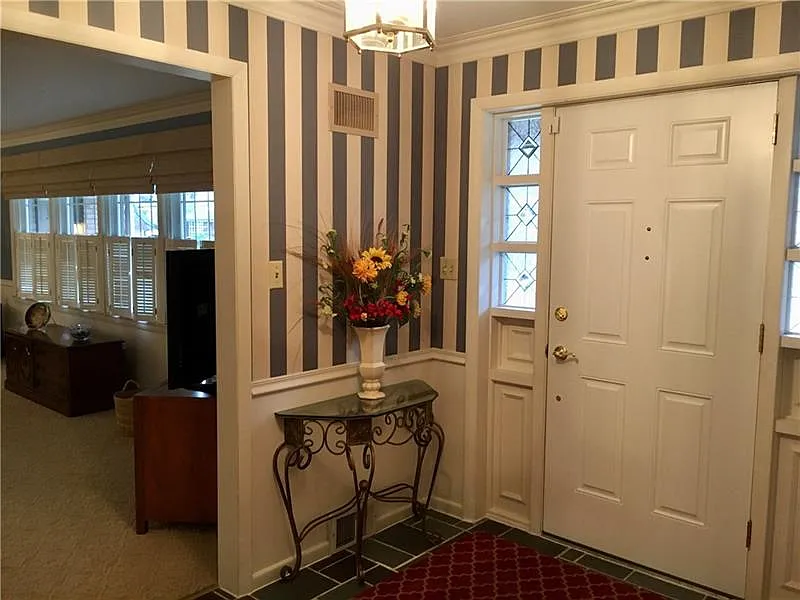 360 Lincoln Ave photo 1