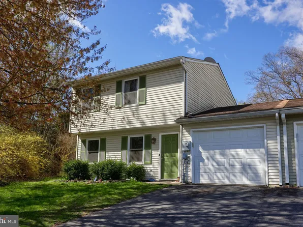5 Amber Ct, Millersville, PA 17551